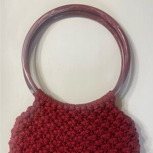 Vintage style crochet handbag with ring handle